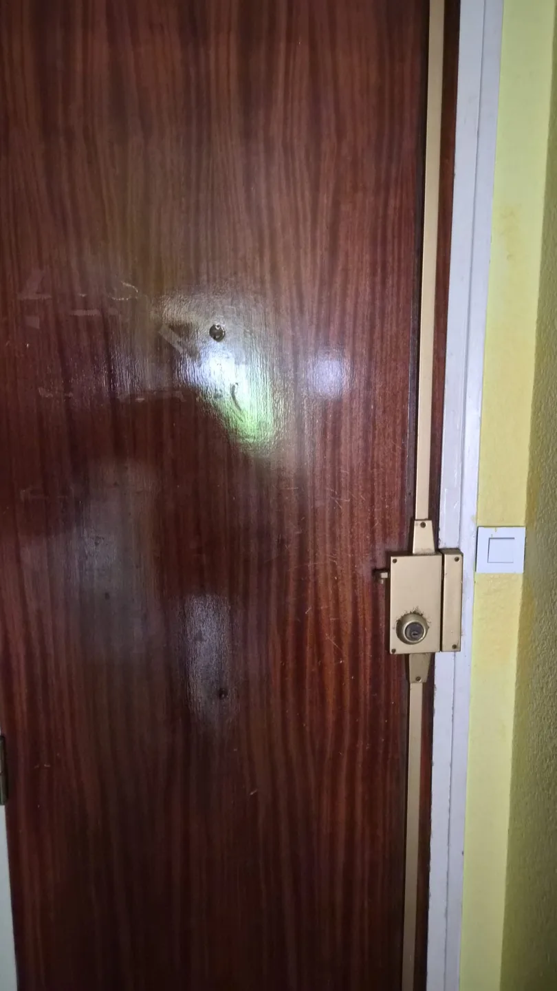 Puerta de madera en imagen aportada para Cerrajero Catarroja 24H